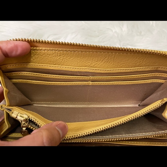 Authentic BURBERRY long zip wallet🌸🦋 - Picture 13 of 16